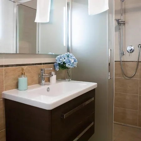 Irilor Luxury Bed and breakfast 4*